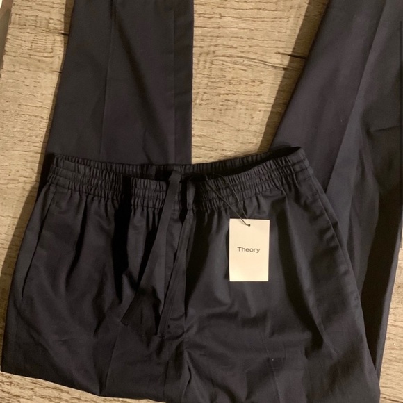 Theory Easy Trouser Classic Chinos in Black. - Picture 3 of 7